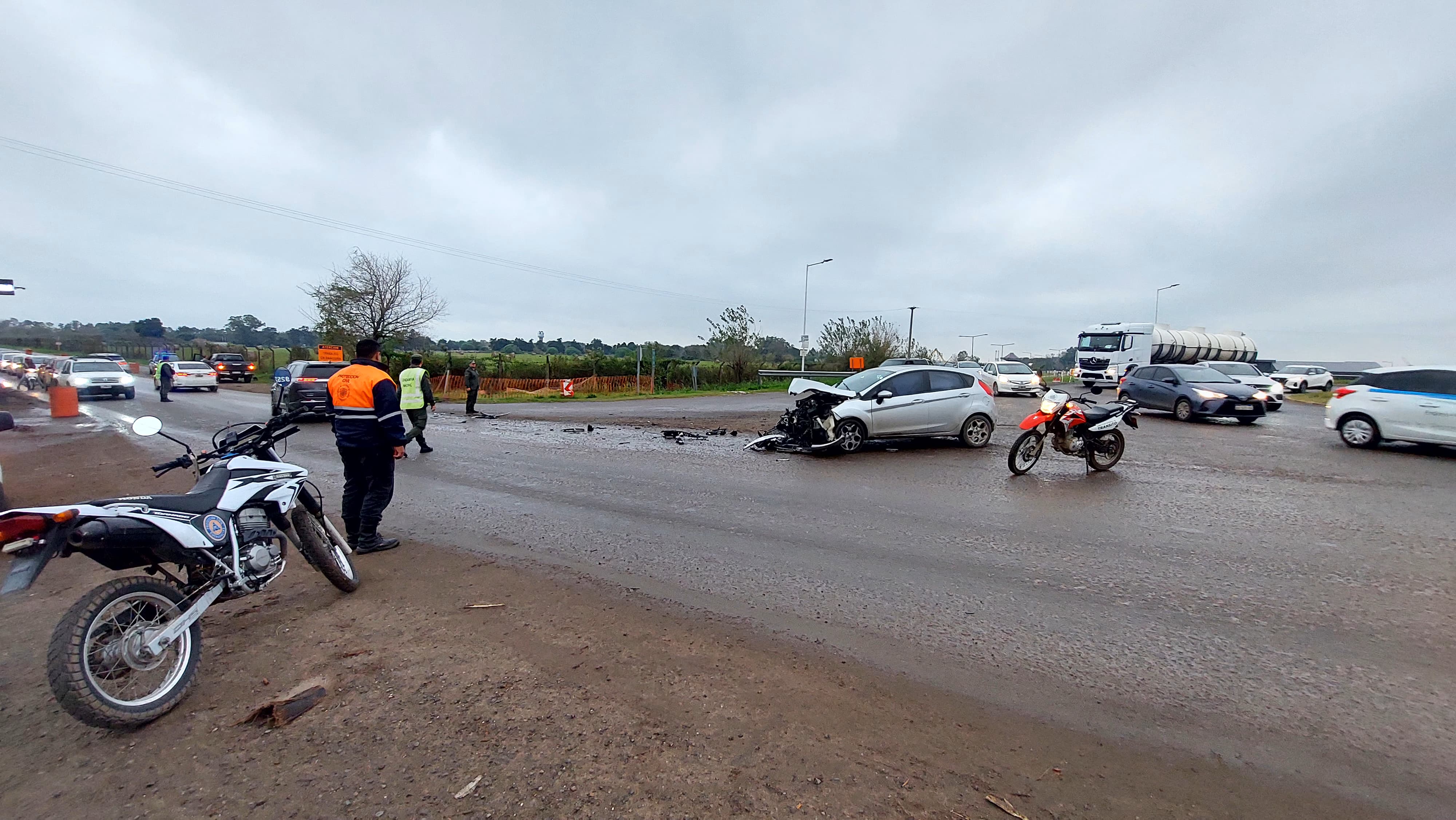Choque tras choque: la Muni de Funes le rogó a los conductores “sacar el pie del acelerador"